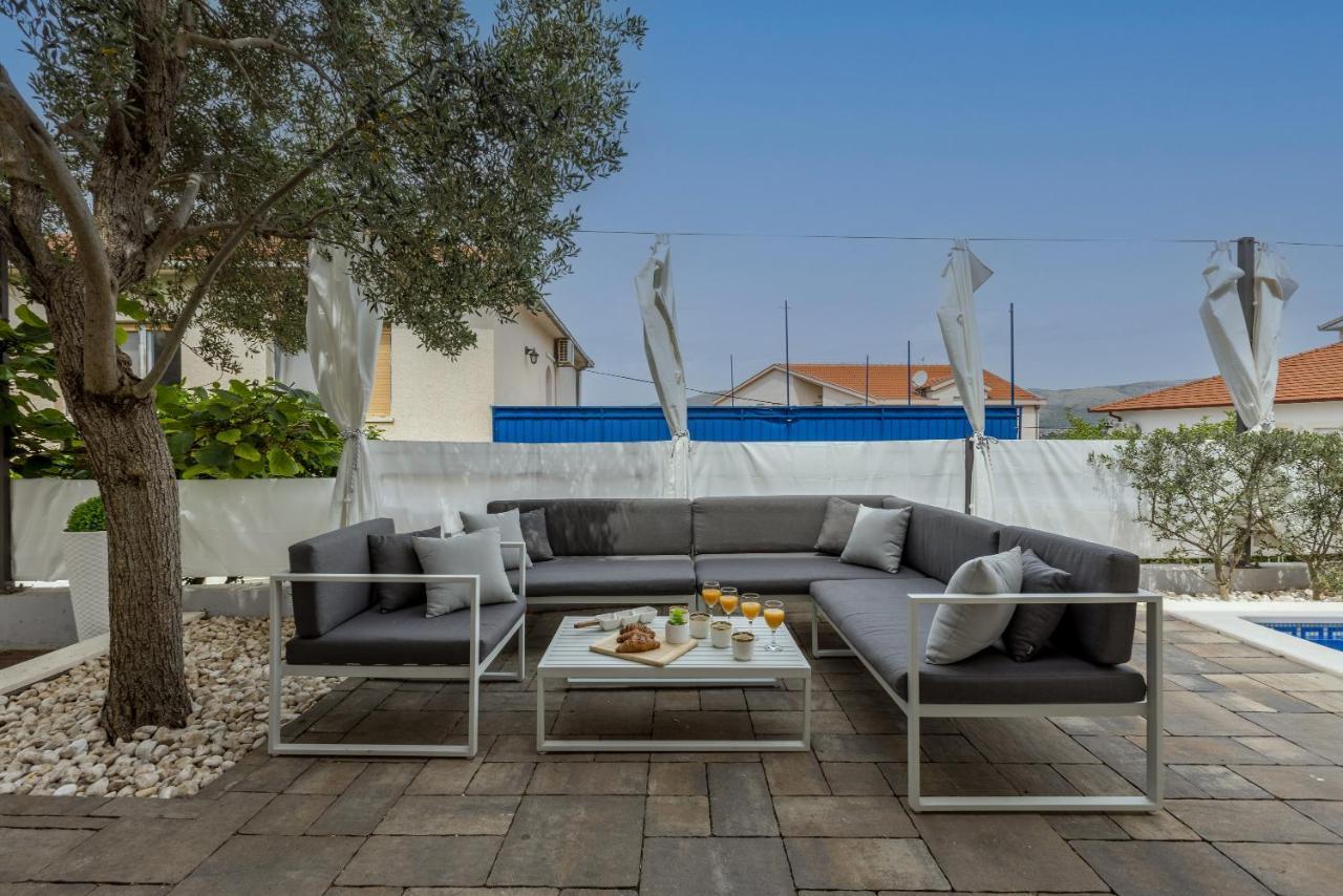 Villa Costa Blu With Pool By The Sea Trogir Exterior foto
