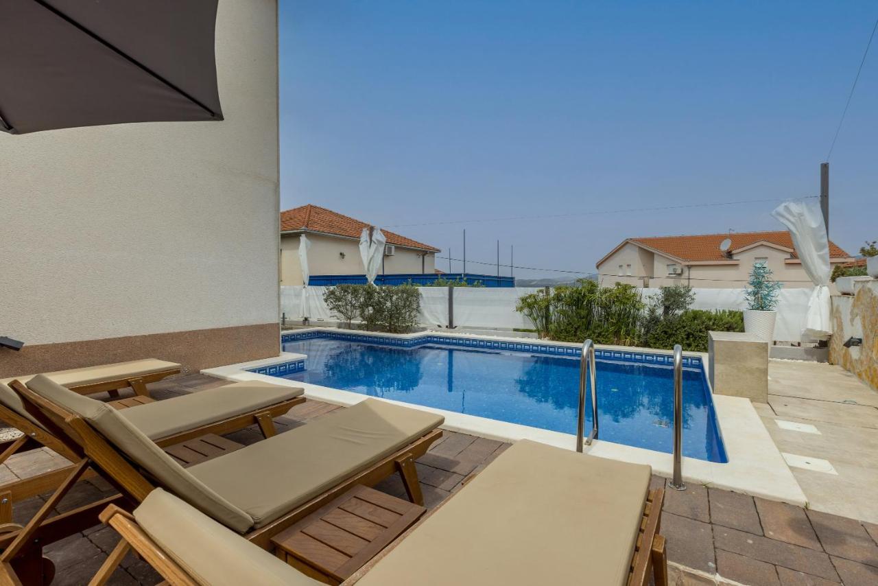 Villa Costa Blu With Pool By The Sea Trogir Exterior foto